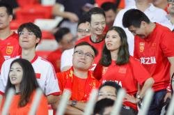 包含韩国队员表现突出，带领球队赢得胜利的词条